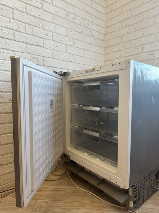 Морозильна камера BOSH оригінал (вбудована)