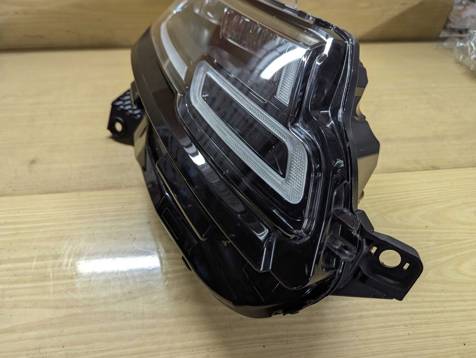 Фара права Range Rover Velar