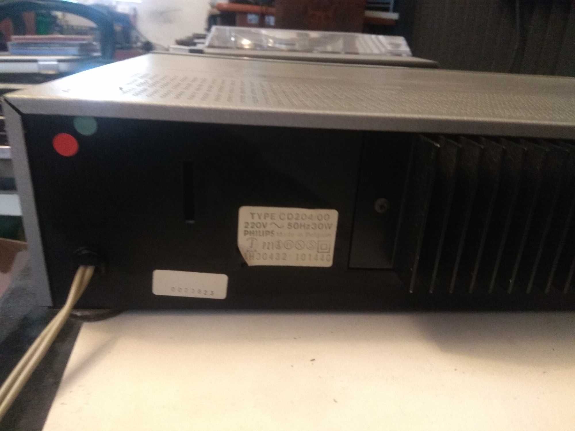 Продам Philips CD204