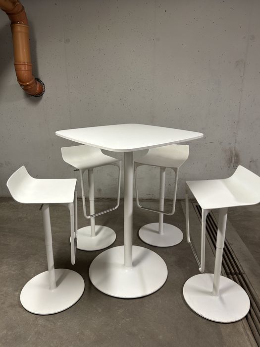 Stabilny stolik stół z 4 hookerami