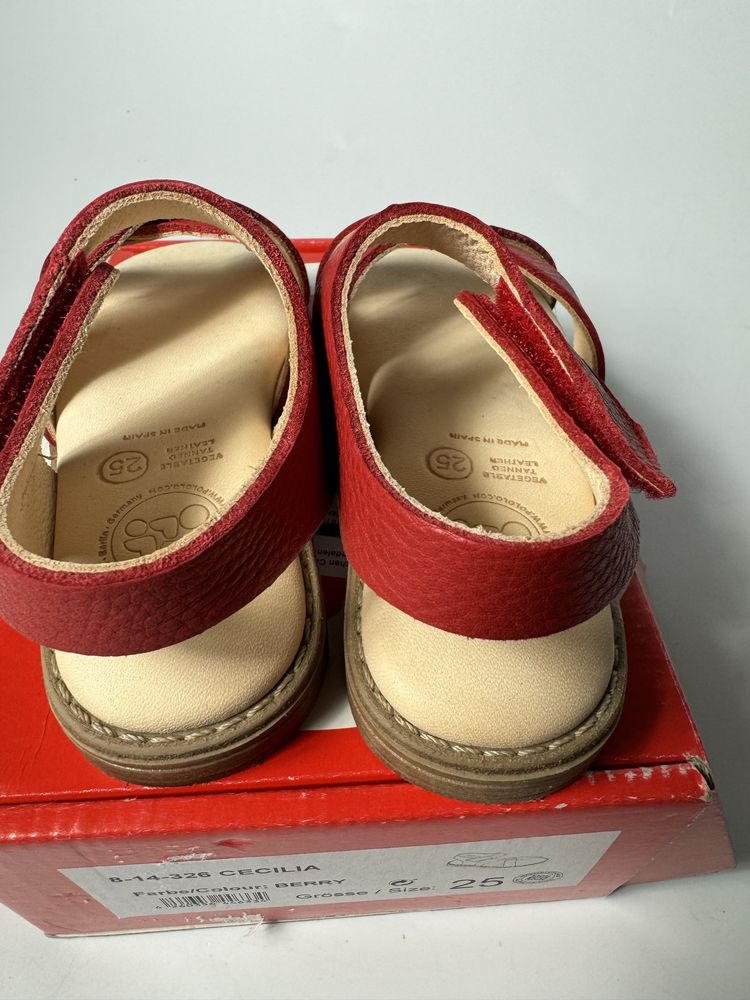 Nowe skorzane sandalki  dla dziewczynki Pololo 25 outlet