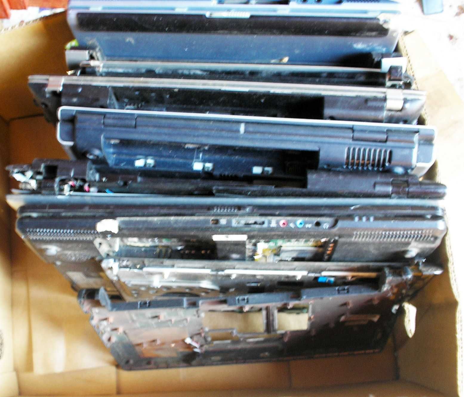 Zdekompletowane laptopy 6 sztuk, uszkodzone
