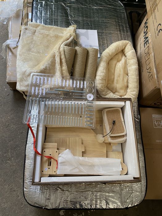 Ścianka wspinaczkowa  drapakiem i legowiskiem