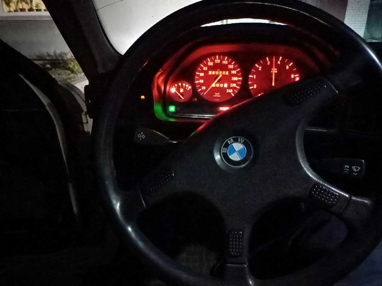 Автомобиль BMW 5-series