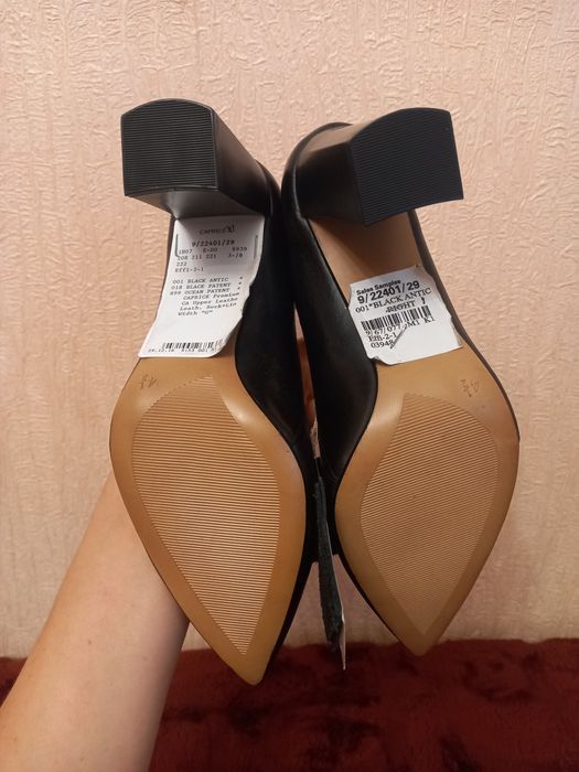 Шкіряні туфлі Caprice