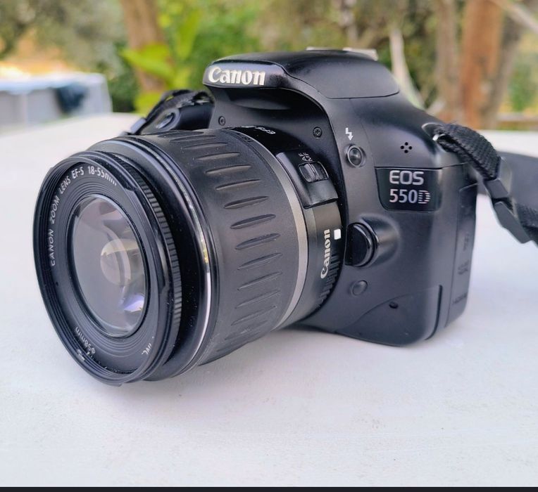 Câmera Canon 1200D(550D)*Excelente Estado*+ lente 18-55+cartão SD 32gb