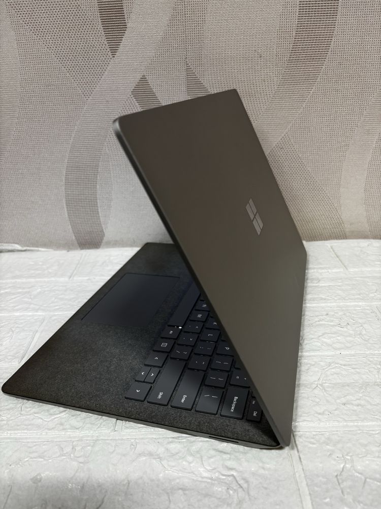 Сенсорний ноутбук Microsoft Surface Laptop 2 13,5” 2k i5-8350u/8/256