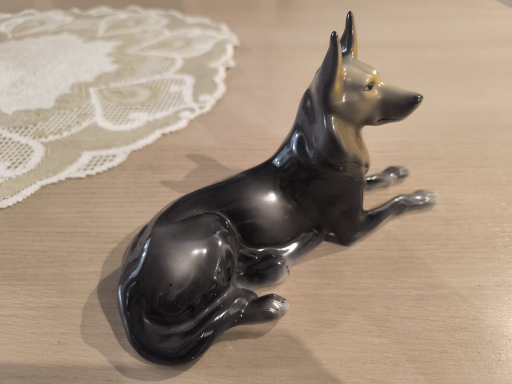 Figurka psa owczarek niemiecki