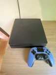 PlayStation 4 slim z grami i padem