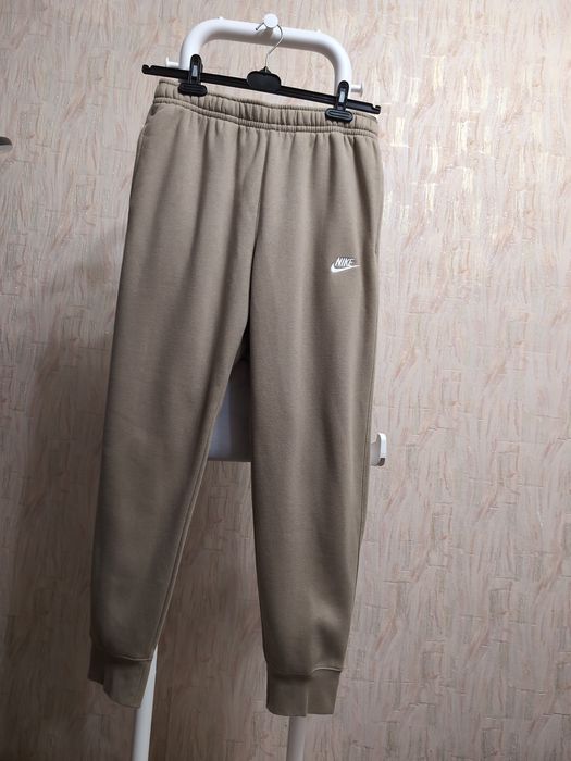 Штани Nike fleece M розмір  нові чорні бежеві
колір