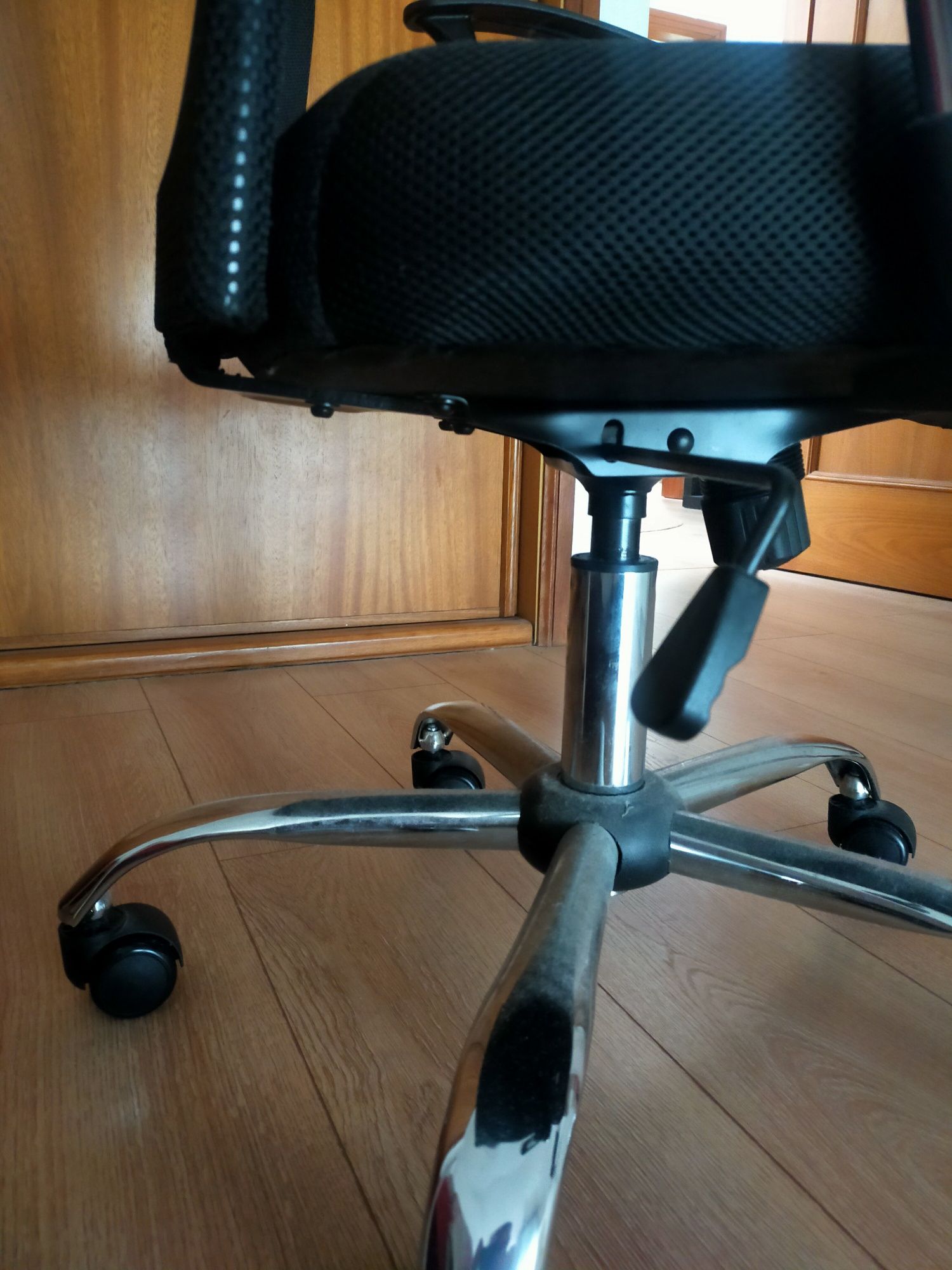 Cadeira escritório preta
