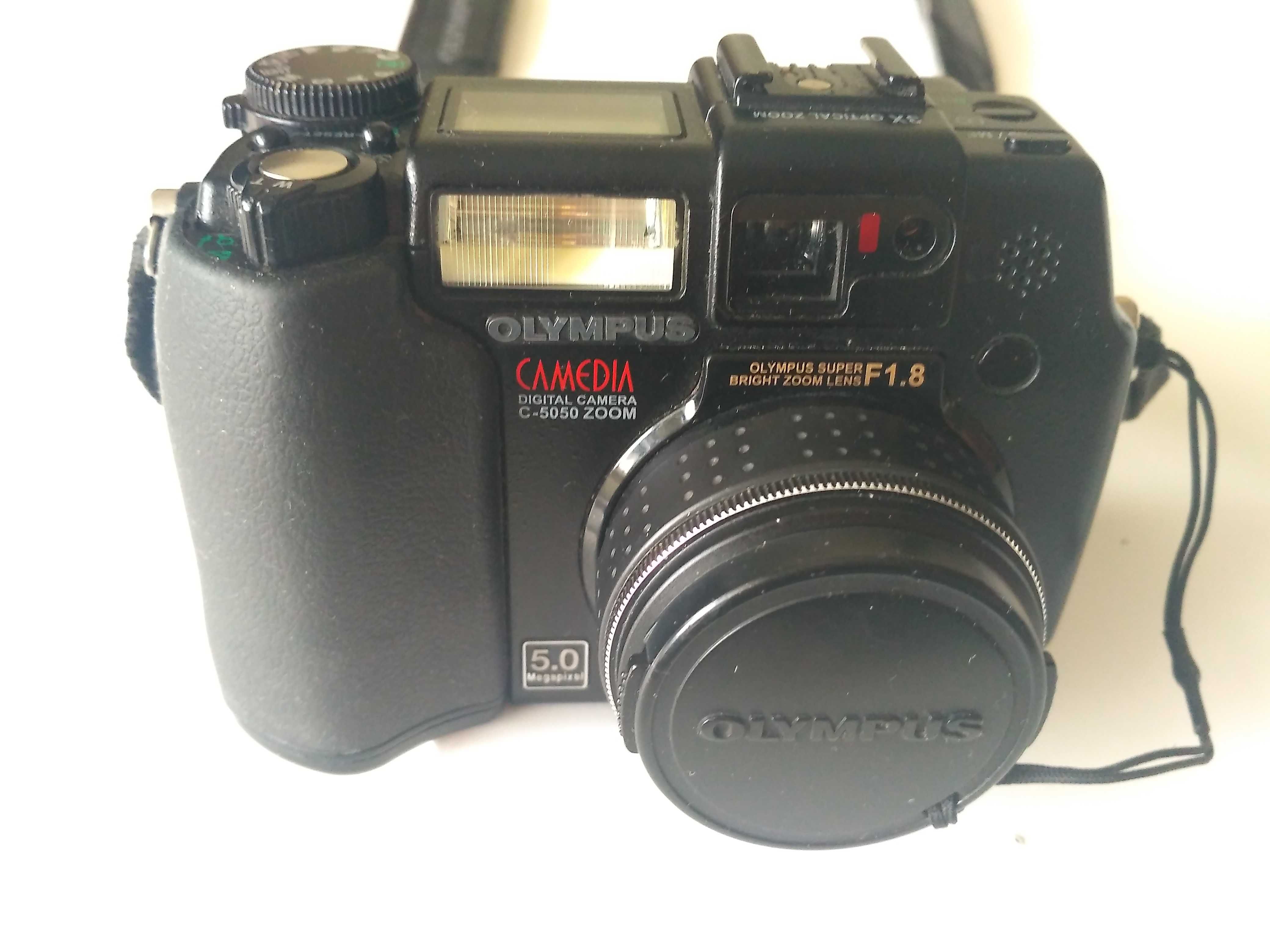 Цифровая фотокамера. DIGITAL CAMERA. OLYMPUS C-5050 ZOOM Видеокамера