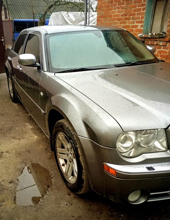 Продам ухоженный Chrysler 300C 2.7