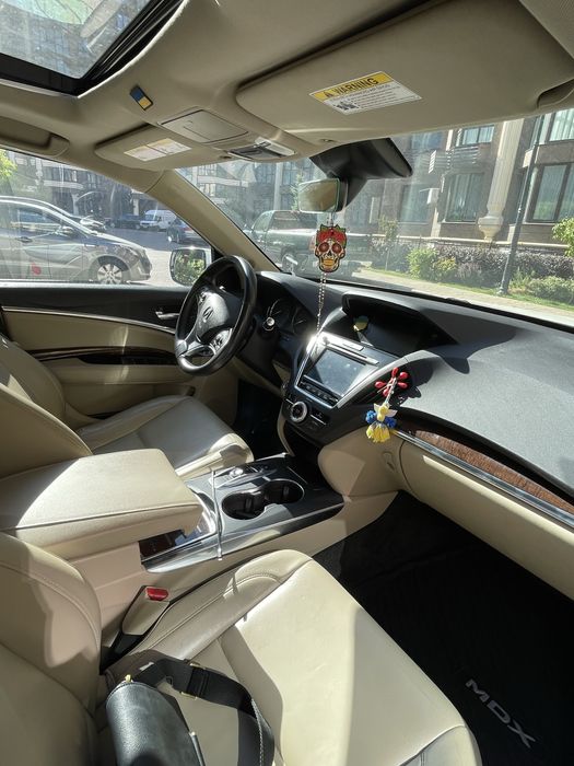 Автомобіль Acura MDX Акура