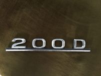 Mercedes 200 D - napis,emblemat