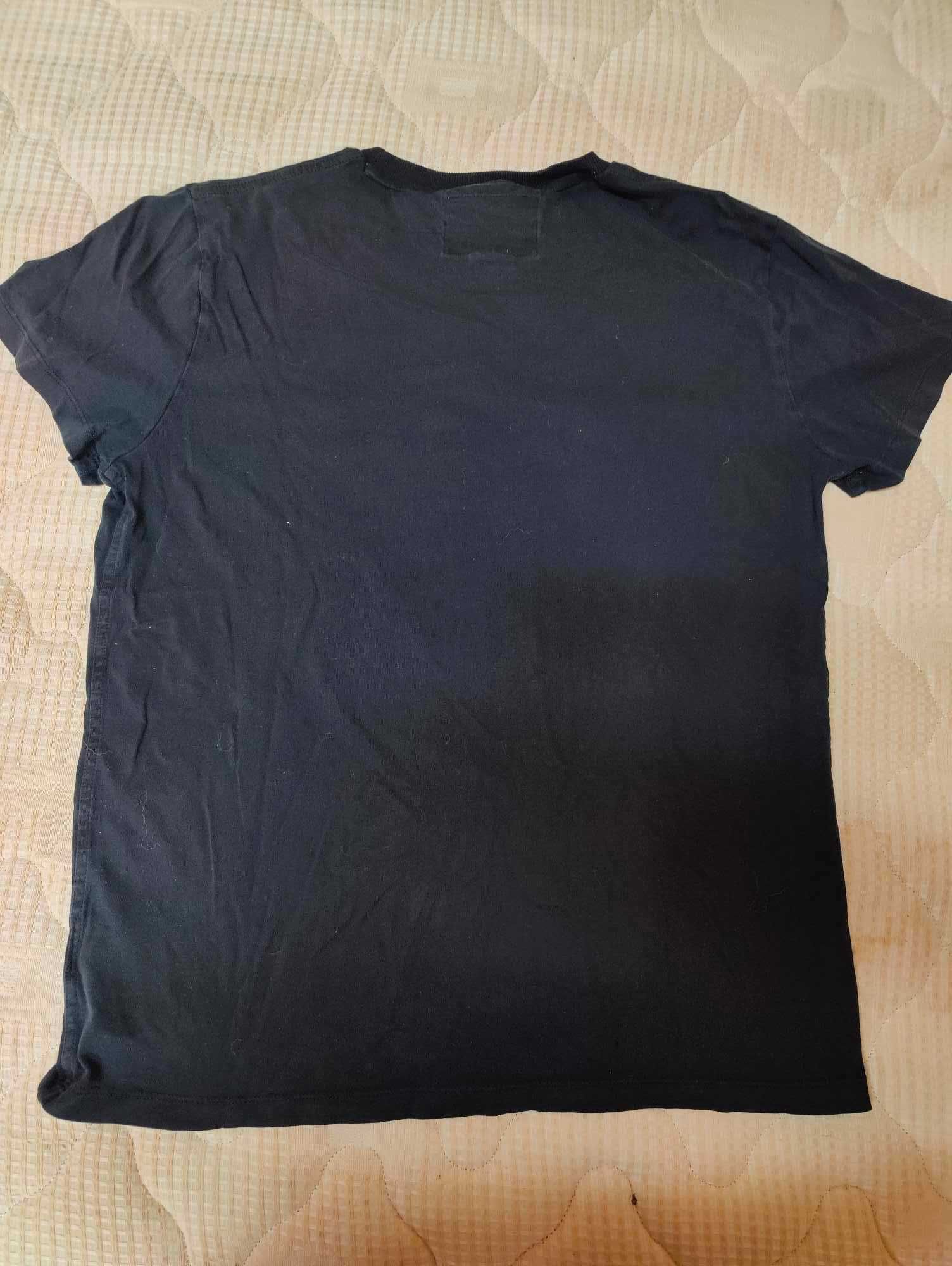 T-shirt Superdry pretal tam. L em muito bom estado