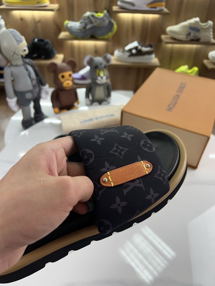 Тапочки сланці LOUIS VUITTON Lv Monogram logo Black