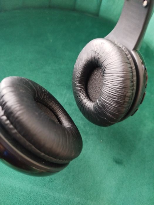 Słuchawki nauszne z wbudowanym radiem FM i mikrofonem