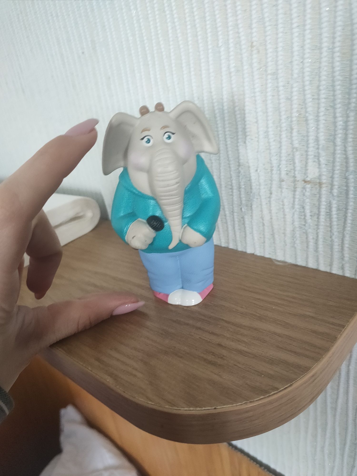 Фігурка з Happy Meal — Міна з мультфільму "Співай"!