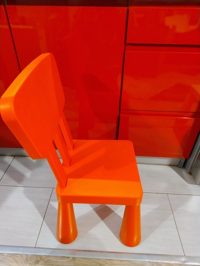 Krzesełko Ikea Mamut czerwone
