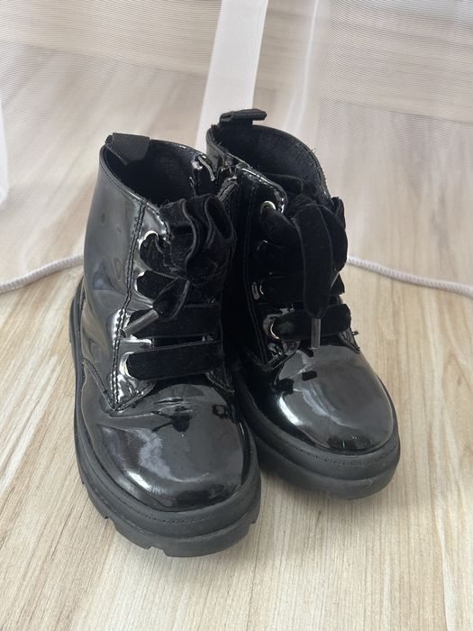 Черевики лаковані для дівчинки
