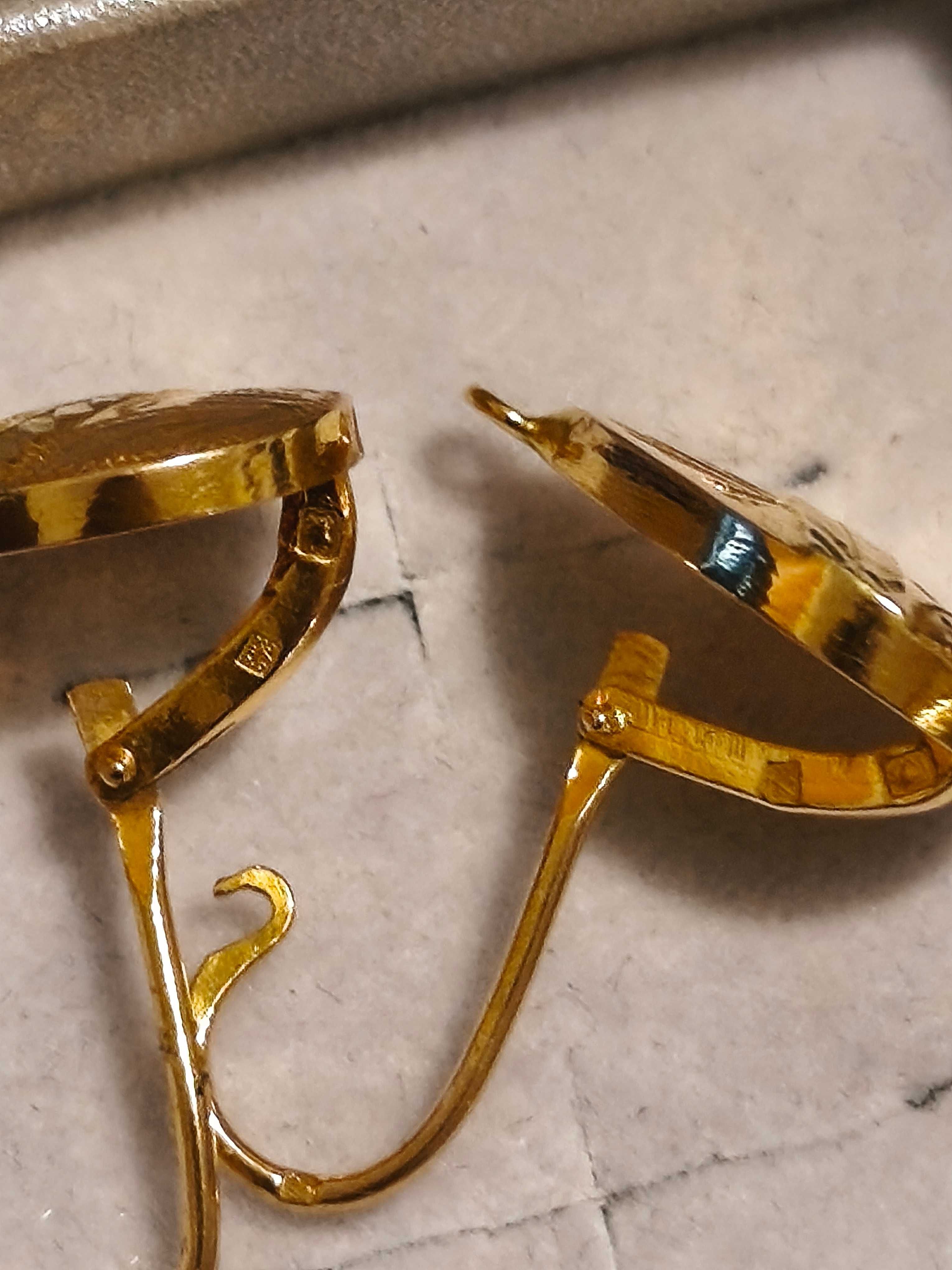 Brincos em ouro de Lei