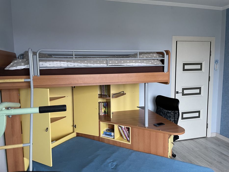 Ліжко двох ярусне