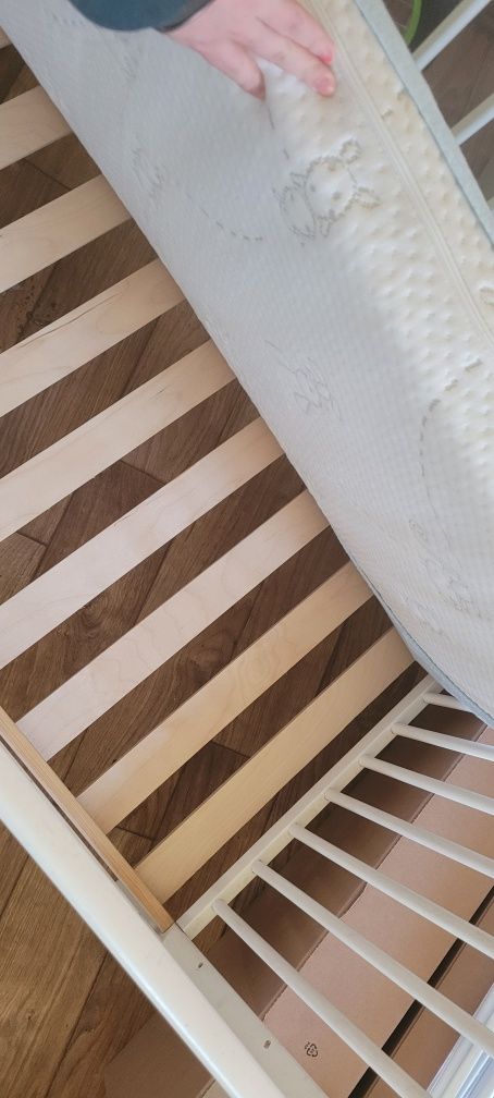 Łóżeczko z materacem kołderka poduszka i pościelą ikea