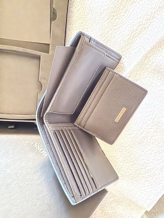Vendo carteira Hugo Boss nova