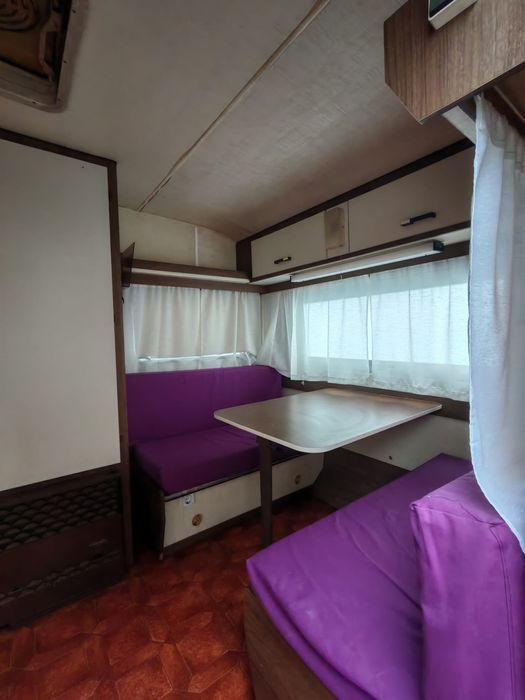 Caravana com 4 metros,sem documentos sem lança, faz 2 camas de.casal,w