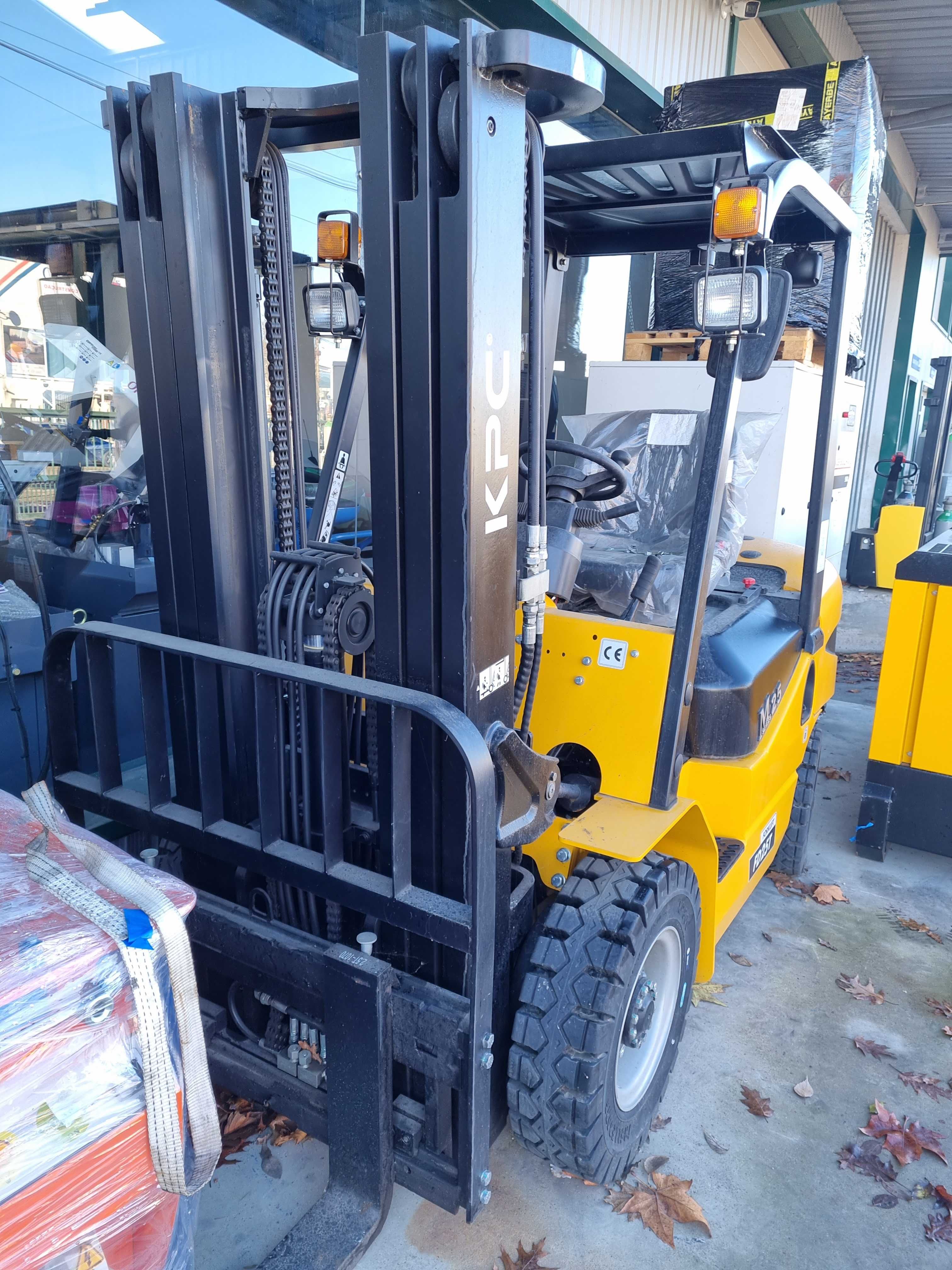 Empilhador KPC 2.5tn. Diesel novo oportunidade