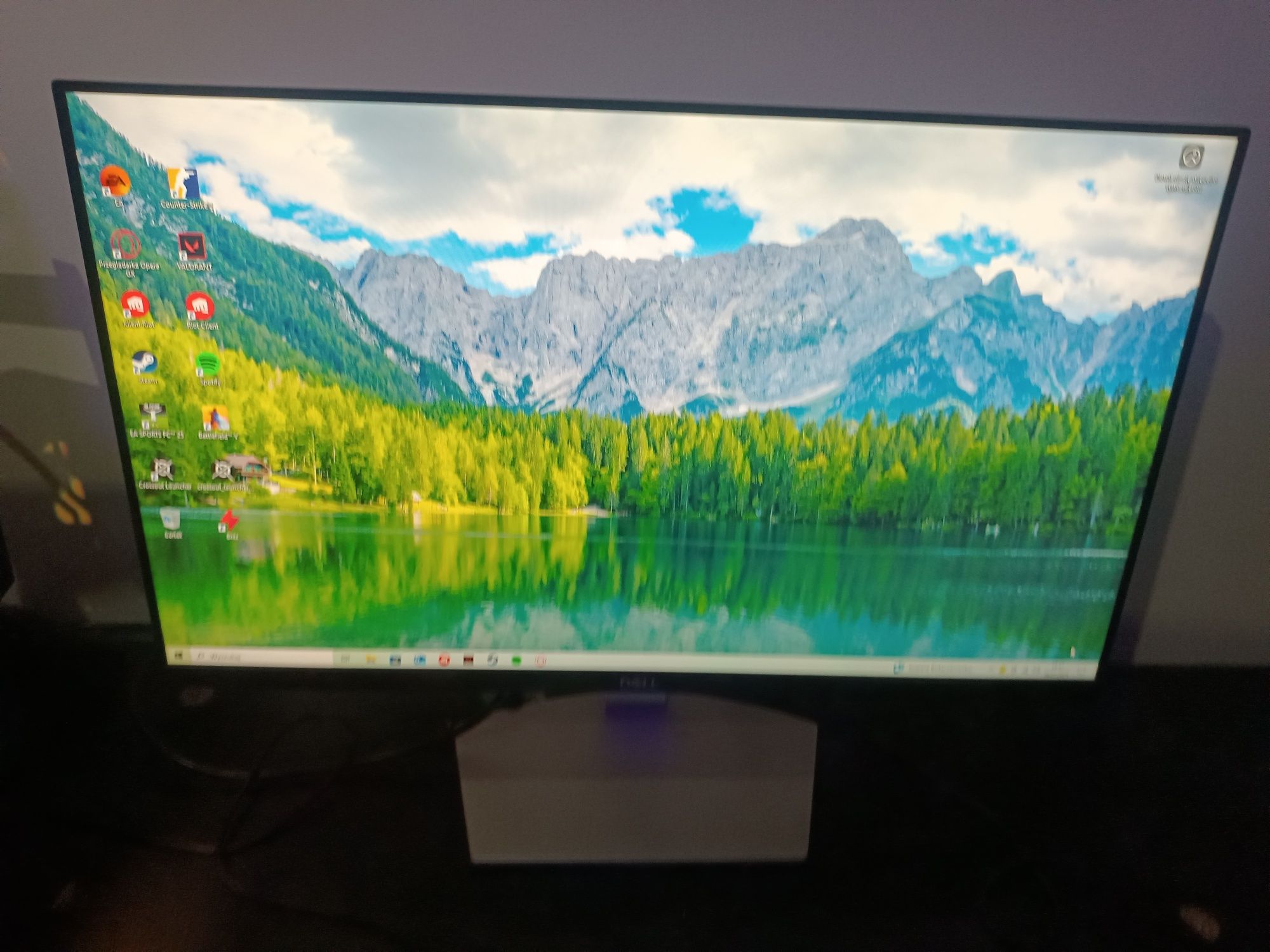 Komputer MSI + monitor, słuchawki, klawiatura, myszka