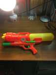 Criança - Pistola de água - Diverte-te