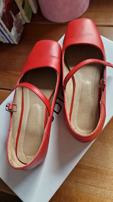 Жіночі балетки червоні