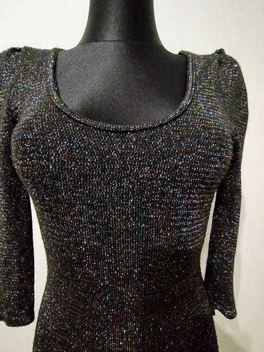 Sukienka mieniąca się w XS i S