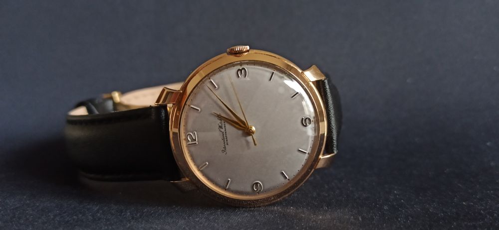 Zegarek IWC   Schaffhausen,  złoty 18k/750, płetwy rekina
