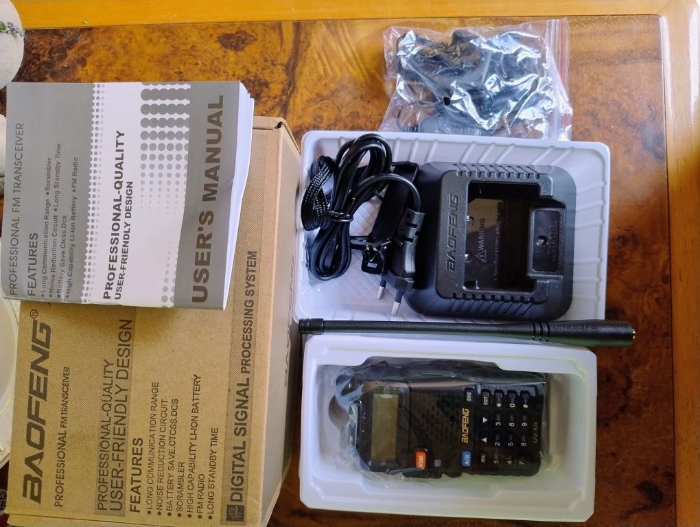 Radiotelefon Baofeng UV5R nowy.