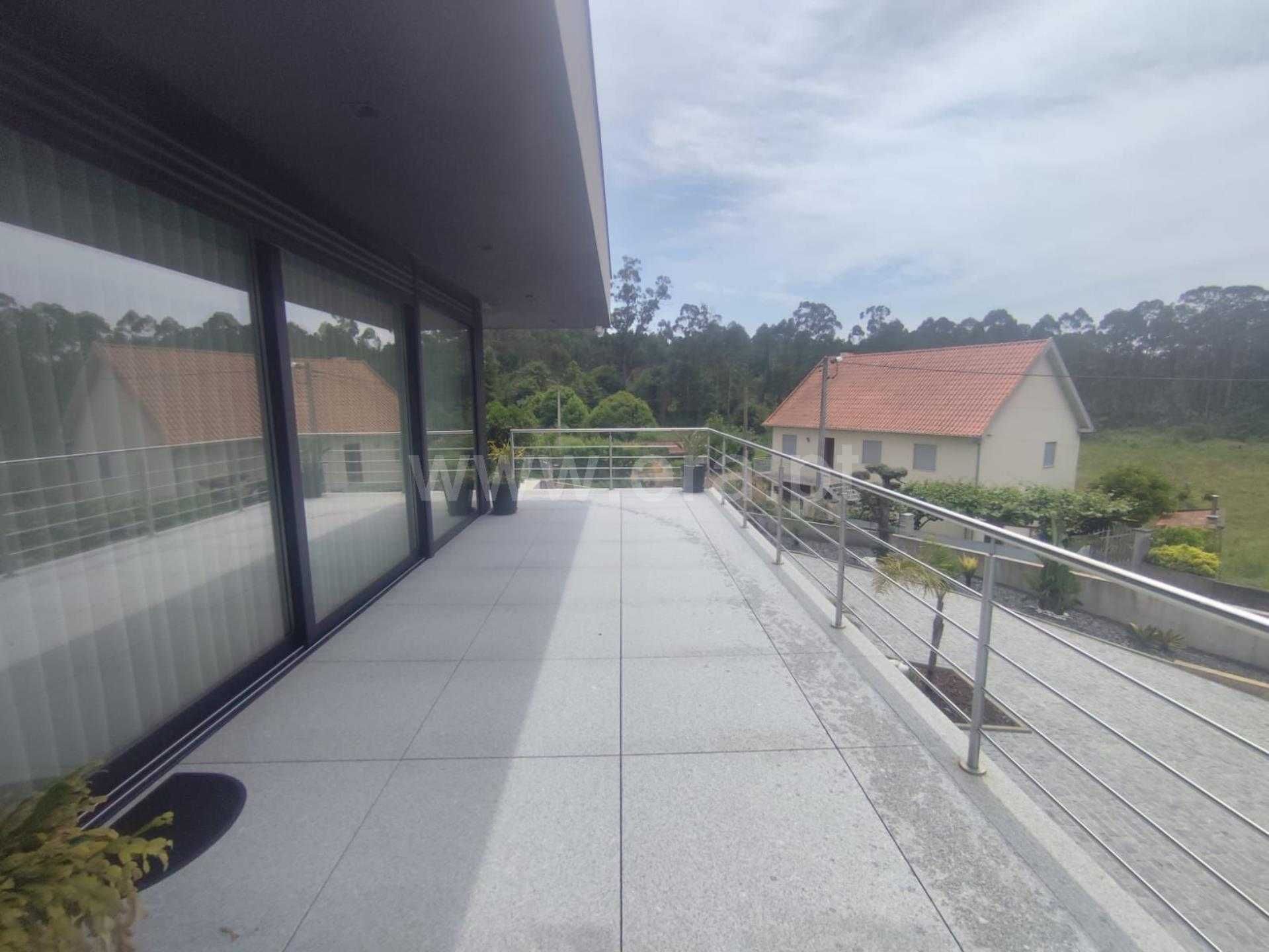 Moradia T4 de Luxo com Piscina