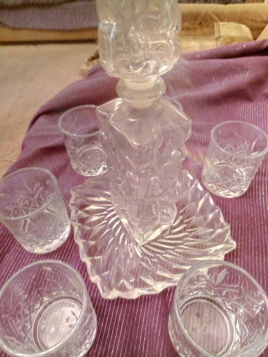 Штоф+стаканы+салатница ;тарелки