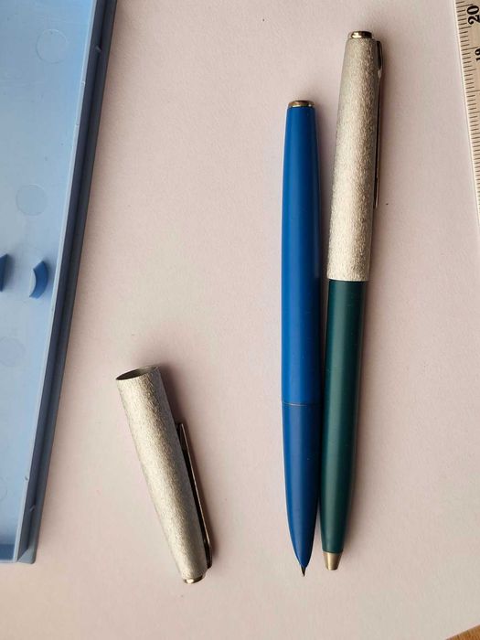 Набор ручек одна перьевая одна шариковая ссср 1981 год