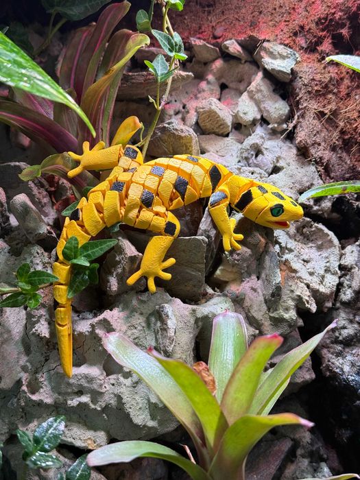 Gekon Segmentowy 3D – elastyczny, ruchoma zabawka, ozdoba terrarium