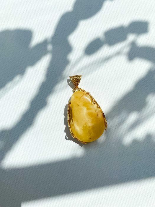 Naszyjnik z bursztynem mlecznym Królewski