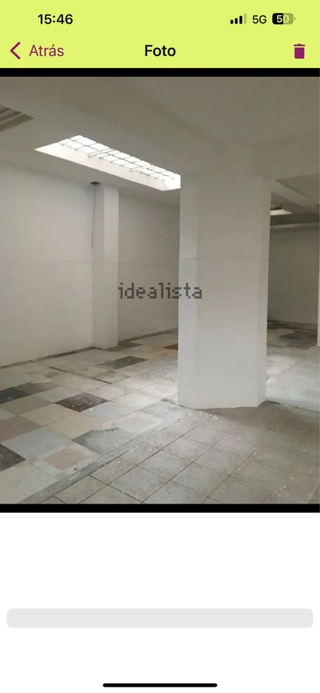 Aluga-se  armazem com 200m2 ao lado da estacão de Monte Abraão