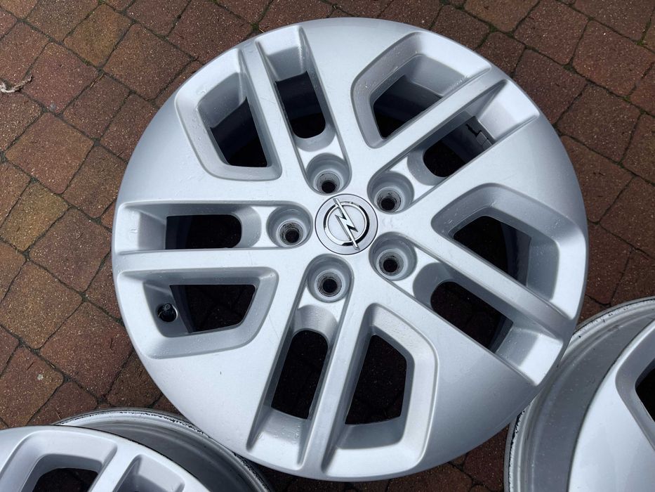 3977. Alufelgi 17" Vivaro B Trafic oryginalne 5x114.3 6J ET50 czujniki