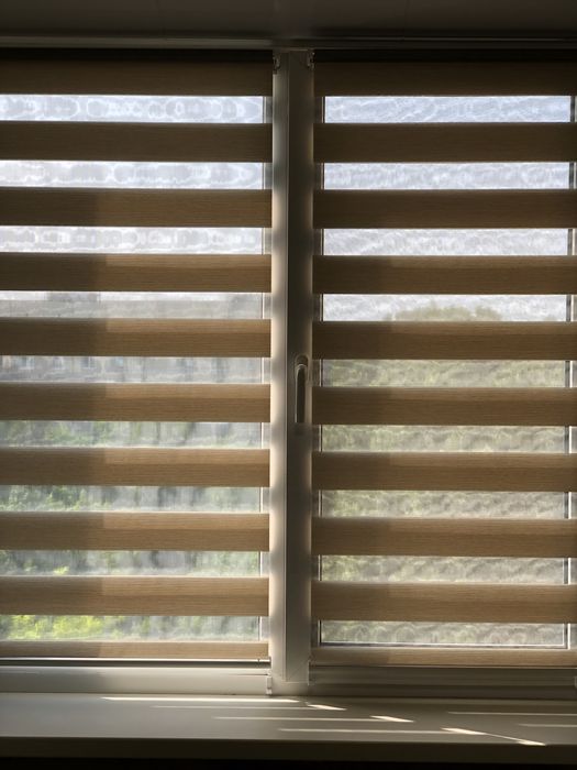 Рулонные шторы с установкой. Жалюзи день-ночь, римские шторы на окна