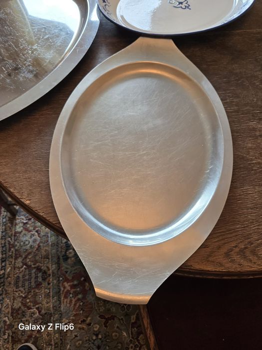 dwa stalowe pòłmiski