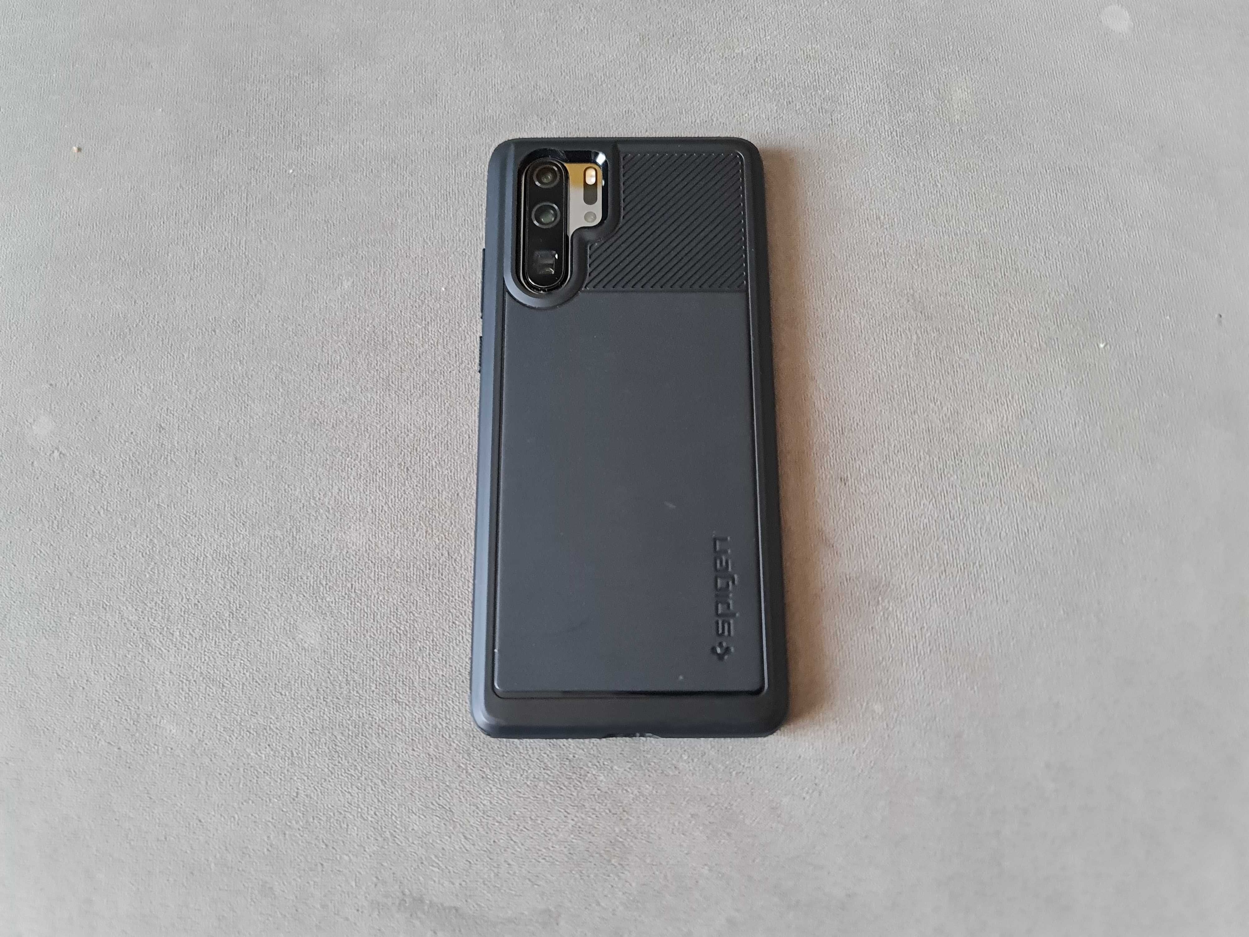 Smartfon Huawei P30 Pro 6 GB / 128 GB czarny VOG-L29 z etui.