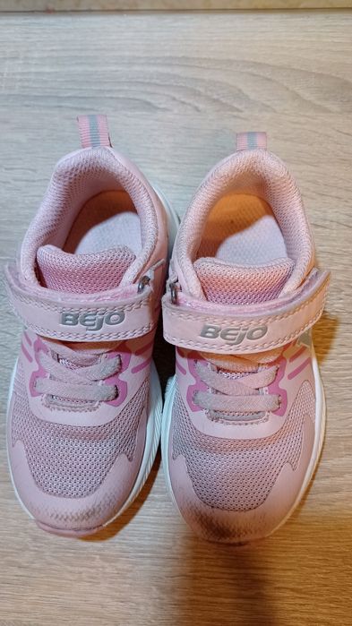 Śliczne buty przejściowe, półbuty ,adidasy na rzepę Bejo 24