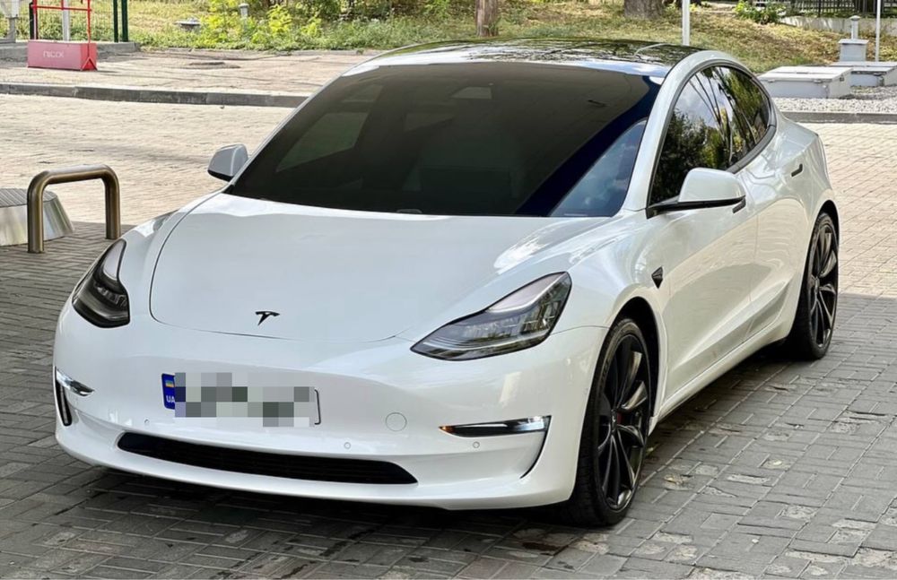 Оренда робота в таксі Tesla Model 3 Long Range