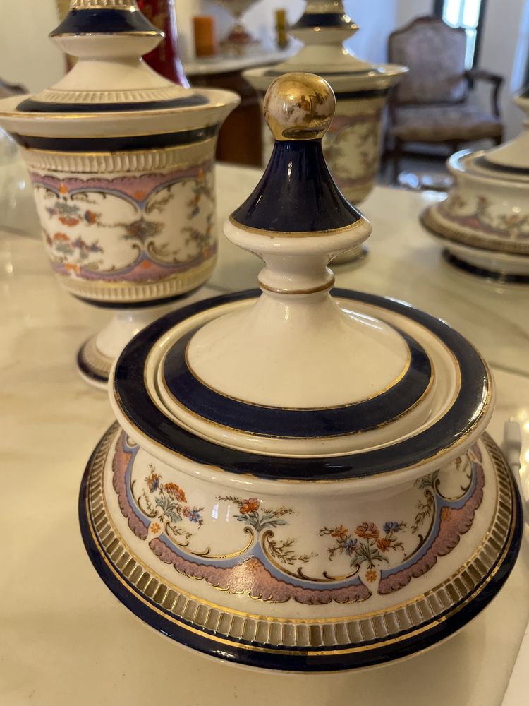 Duas Pecas de Porcelana Italiana - Decorativas